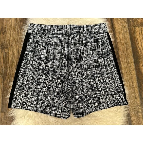 Lands’ End Size Large Tall‎ 14-16 Black White Stretch Active Shorts 5 Pockets - Picture 10 of 12